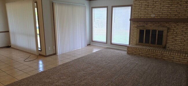 Foto del edificio - 2909 Cypress Dr
