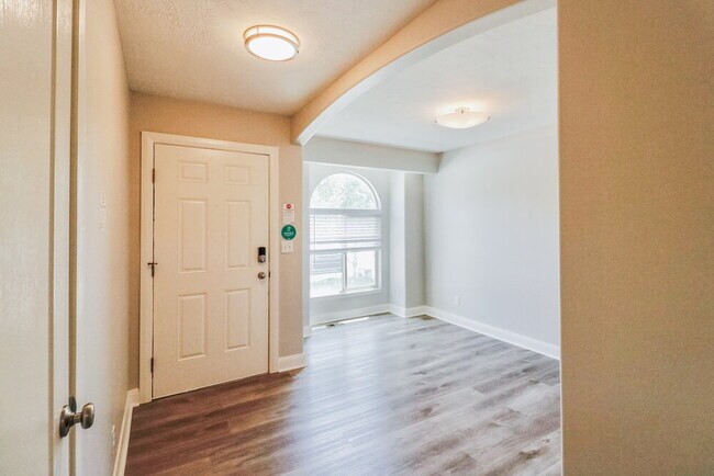 Building Photo - 817 N 600 W