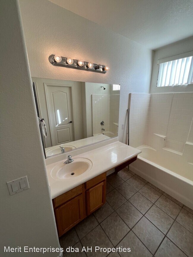 Building Photo - 4 br, 2.5 bath House - 3681 E TEMECULA WAY