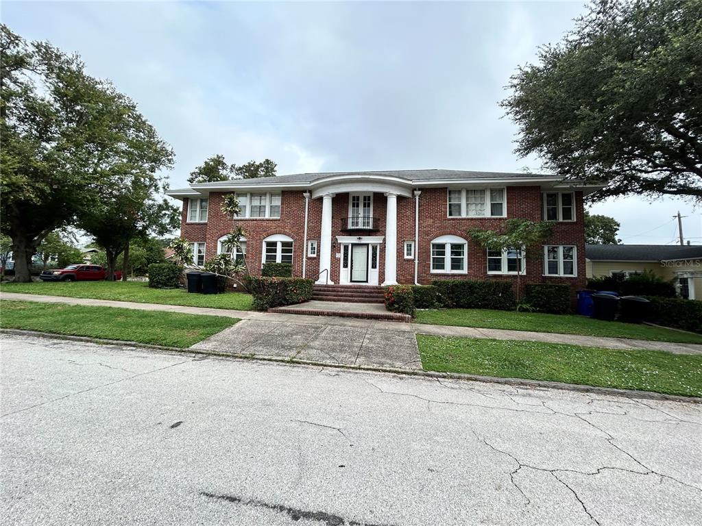 Foto principal - 785 19th Ave N