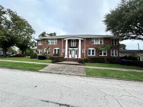 Building Photo - 785 19th Ave N