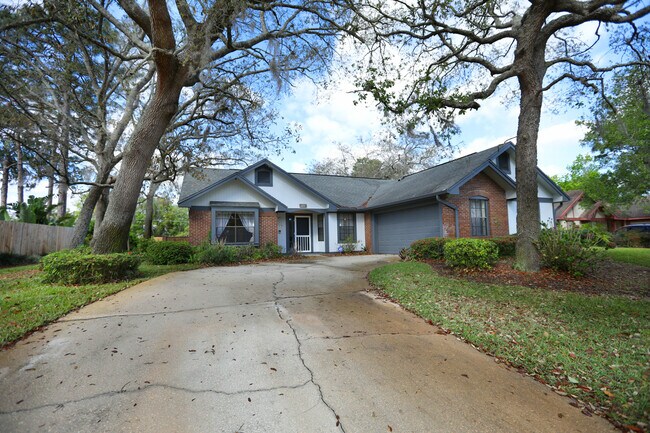 Building Photo - For Rent: 4bed/2bath Home in the Tuskawill...