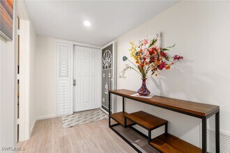 Building Photo - 425 Wildwood Ln