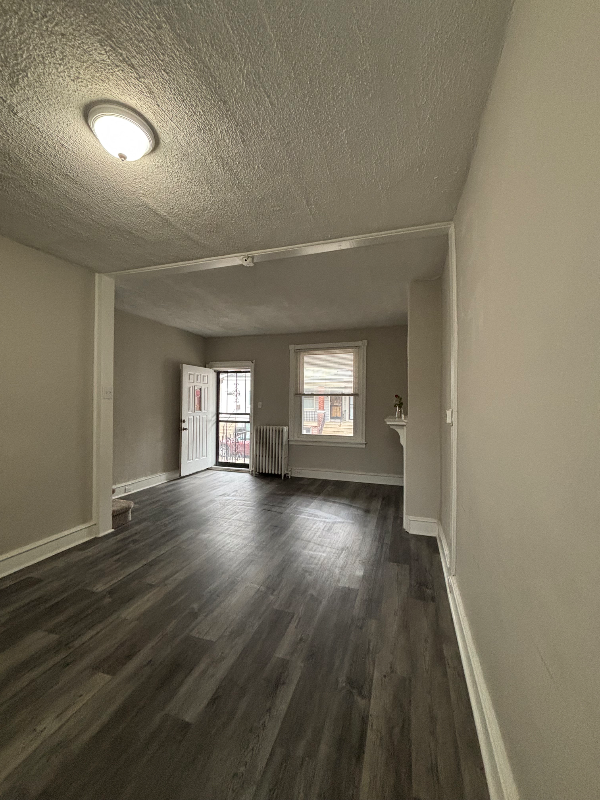 Foto principal - 922 S Yewdall St