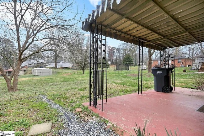 Building Photo - 208 Omar St