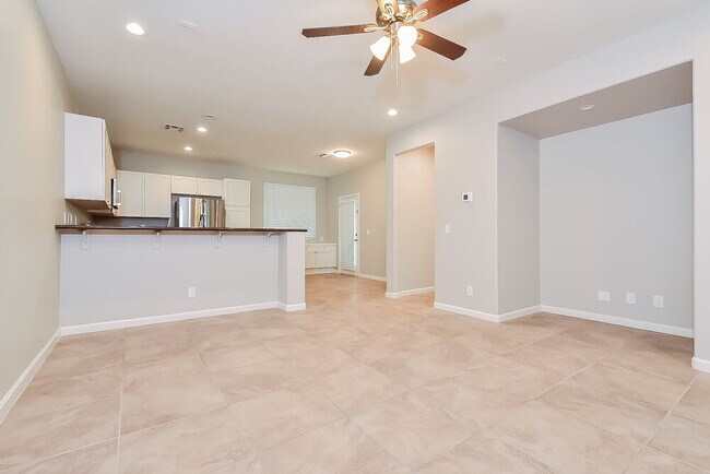 Building Photo - 10569 Hamdem Ave