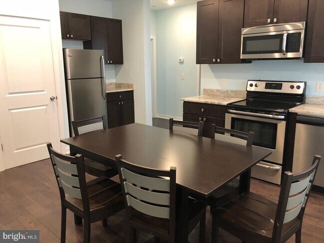 Foto del edificio - 1532 Ingersoll St