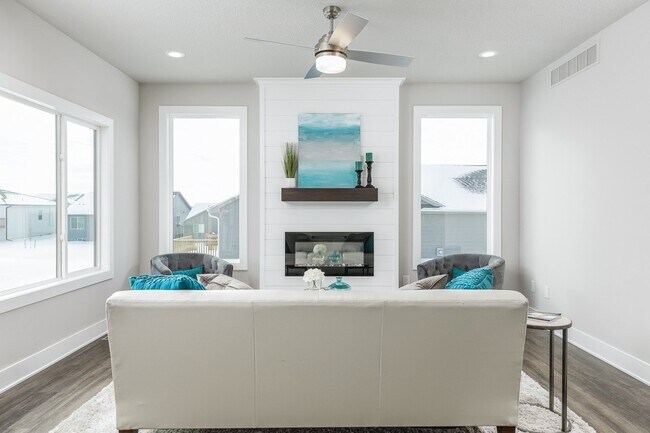 Building Photo - 15012 Goldenrod Dr