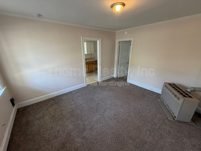 Building Photo - 218 S Vyne St