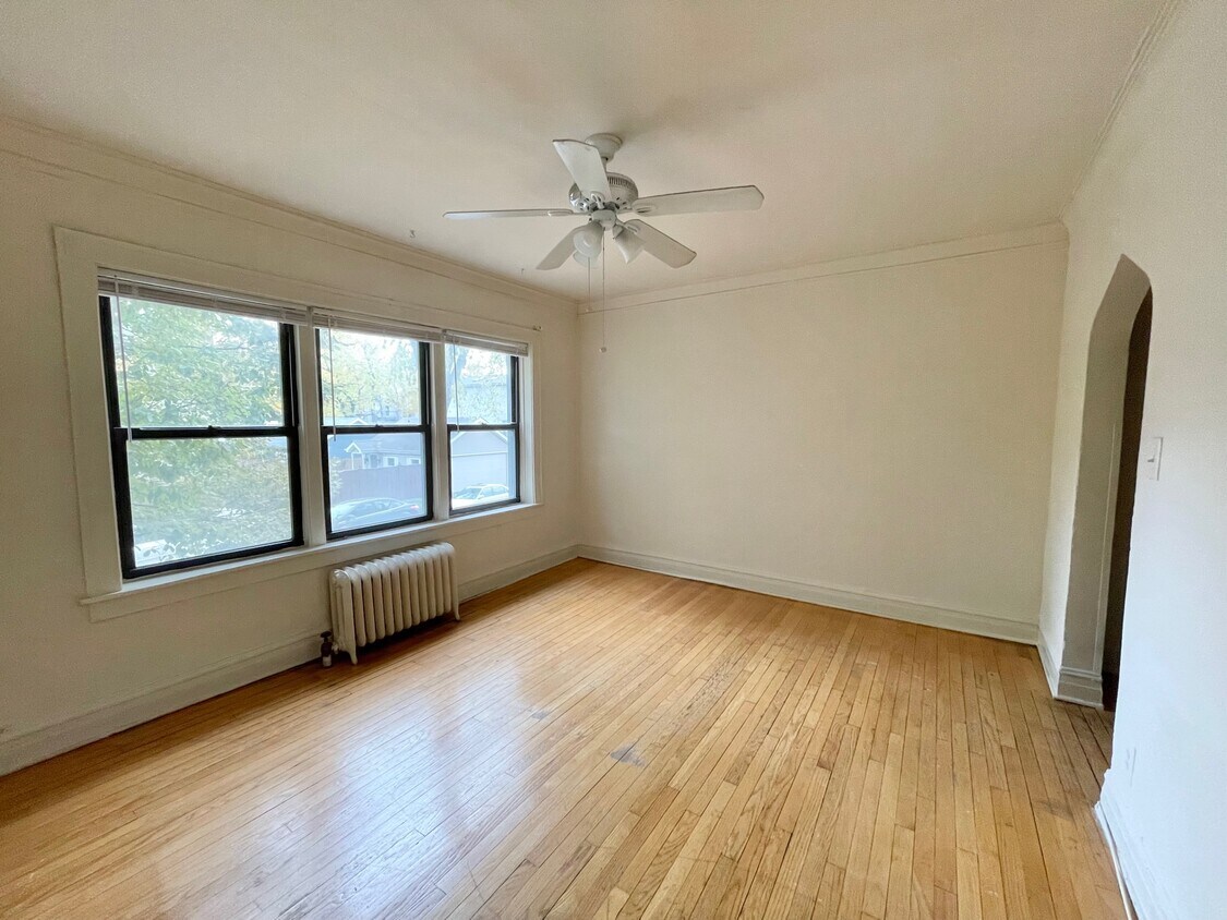 Primary Photo - 2956 N Seeley Ave