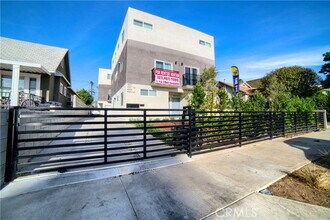 Building Photo - 4559 1/2 Pickford St