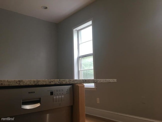 Building Photo - 2036 Mt Vernon St