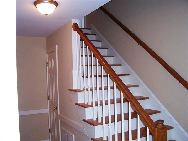 Building Photo - 332 Mendenhall Dr