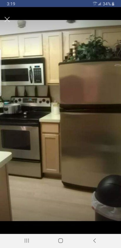 Primary Photo - 1403 E Wyndham Cir