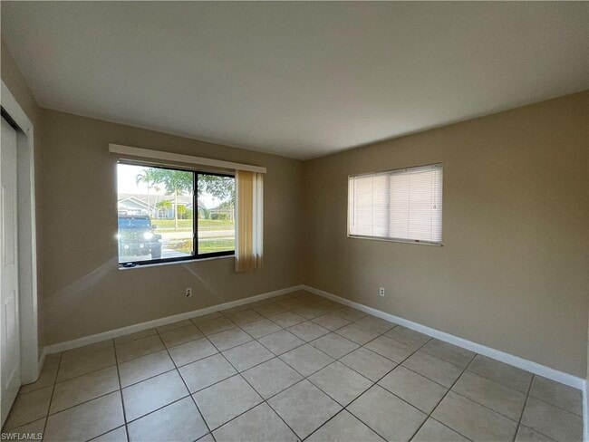 Building Photo - 1915/1917 CAPE CORAL PKWY W
