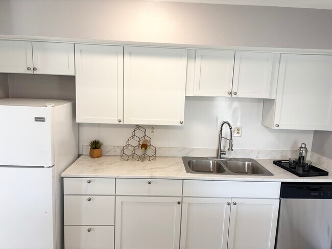 Foto del edificio - Birchwood Dr