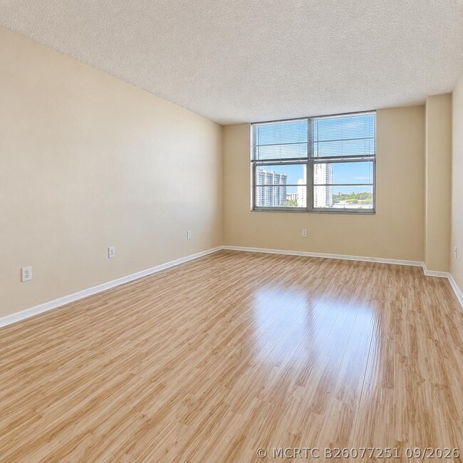 Foto del edificio - 2851 NE 183rd St