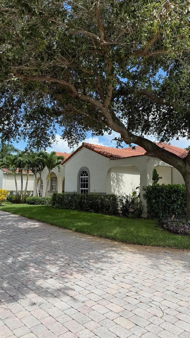 Building Photo - 6739 Skyline Dr
