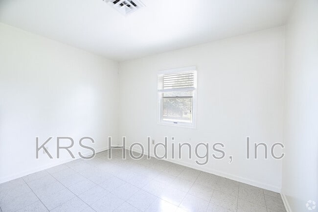 Building Photo - 390 Hercules Ct