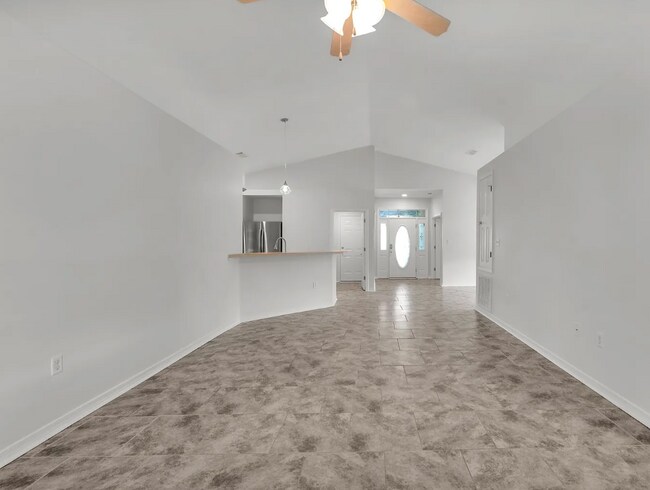 Building Photo - 161 S Harborview Rd