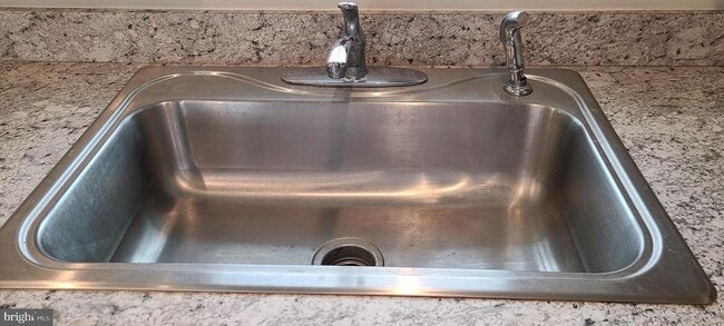 Foto del edificio - 1047 Wickersham Wy