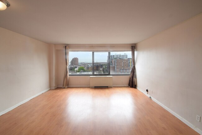 Foto del edificio - 135 Montgomery St