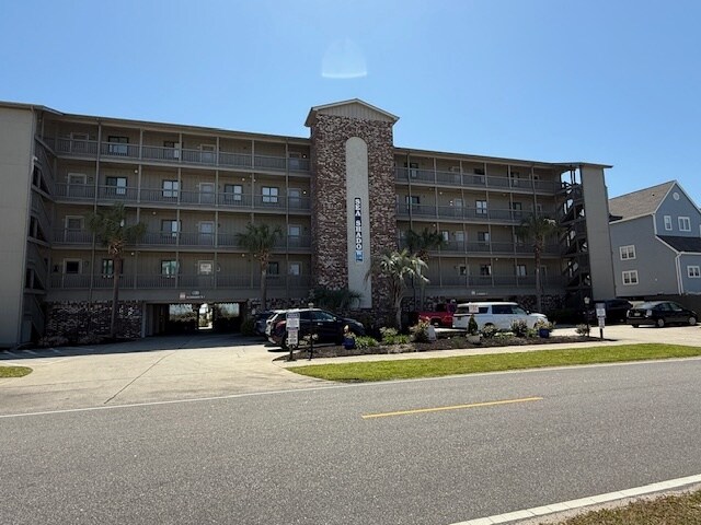 Building Photo - 811 N Ocean Blvd