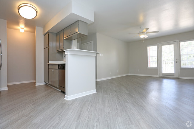 3 Br, Living Room - Stonecreek Apartments