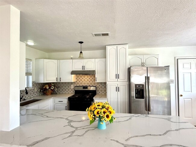 Foto del edificio - 9350 Guywood St