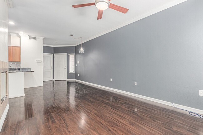 Foto del edificio - STUNNING UPDATED 1 BED / 1 BATH BILTMORE A...