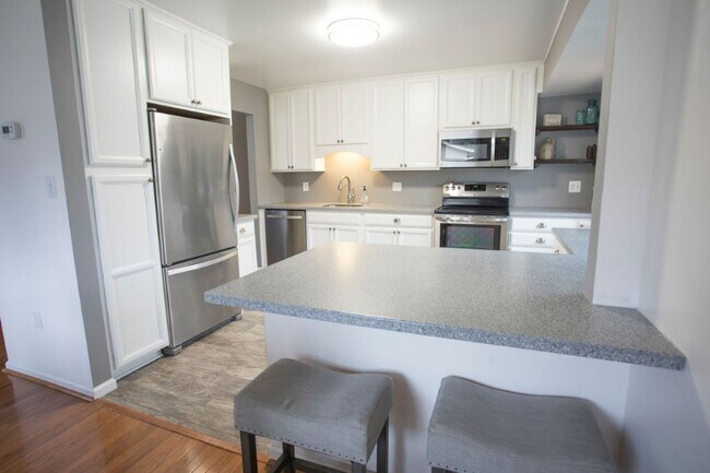 Building Photo - 7125 Hanks Pl