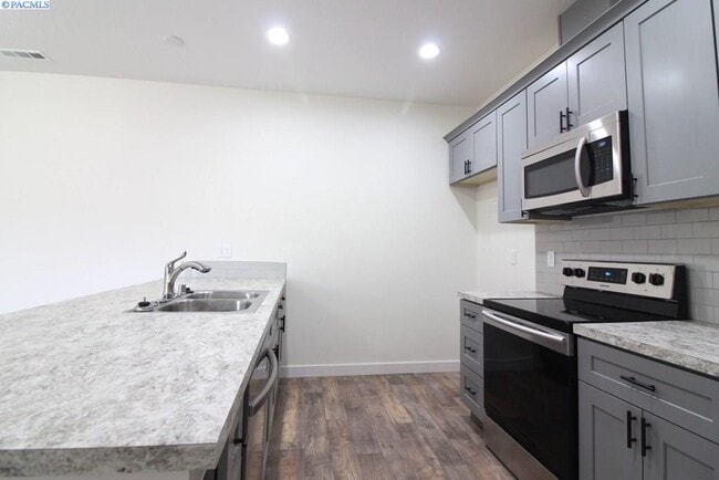 Foto del edificio - 1025 S Cedar St