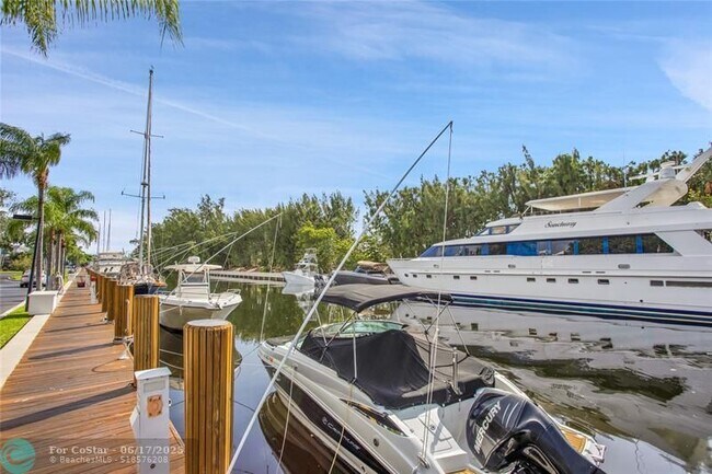 Foto del edificio - 6253 Bay Club Dr