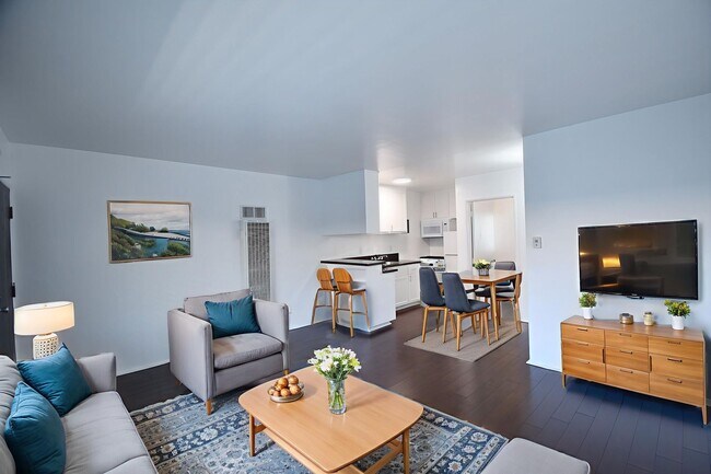 Foto del edificio - 10645 Valley Spring Ln