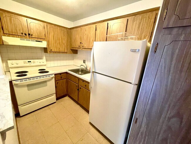 Foto del edificio - 2bed in allston with parking spot included $2800 with heat and hot water included