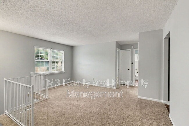 Building Photo - 1324 E 152nd Terrace