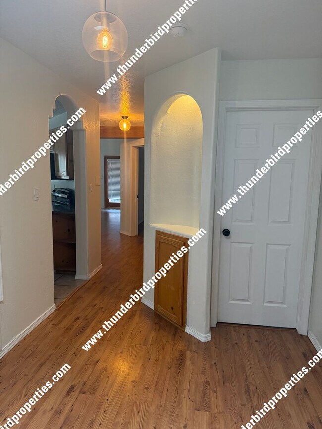 Foto del edificio - Great NW location with in-law quarters