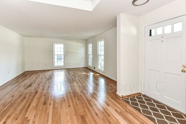 Photo - 5012 Sideburn Rd House