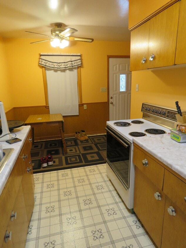 2311 7th St S, Moorhead, MN 56560 House Rental in Moorhead, MN