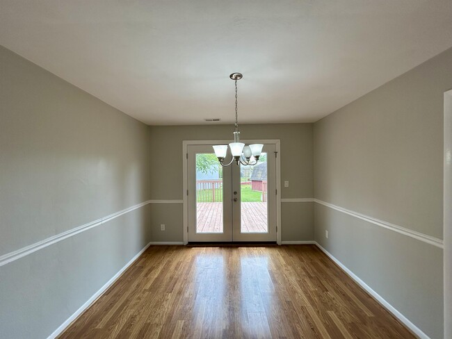 Building Photo - 1004 Hearth Ct