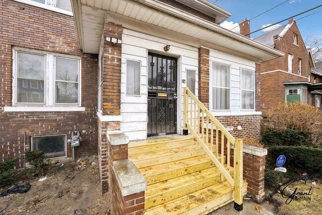 Building Photo - 4 Bedroom $1550