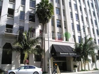 Foto principal - 570 N Rossmore Ave