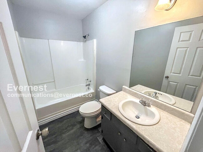 Building Photo - 5116 Linbar Dr