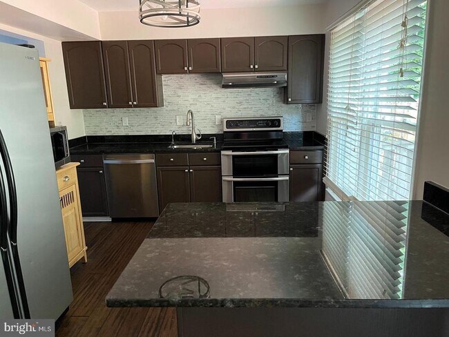 Foto del edificio - 4 Plum Grove Way