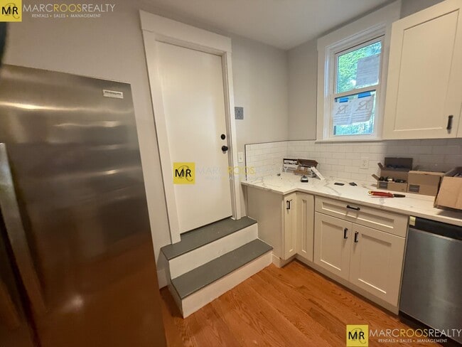 Building Photo - 116 Marginal St