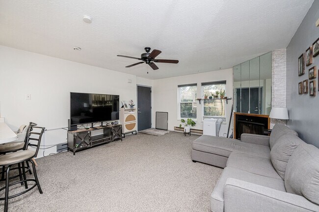 Foto del edificio - 3615 N Wolf Creek Dr