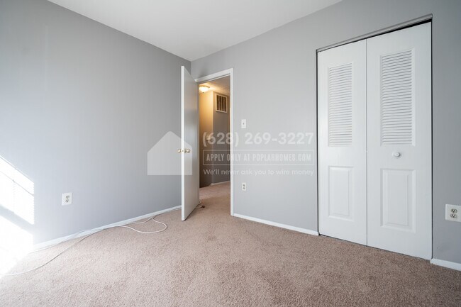 Foto del edificio - 5815 Hil-Mar Dr