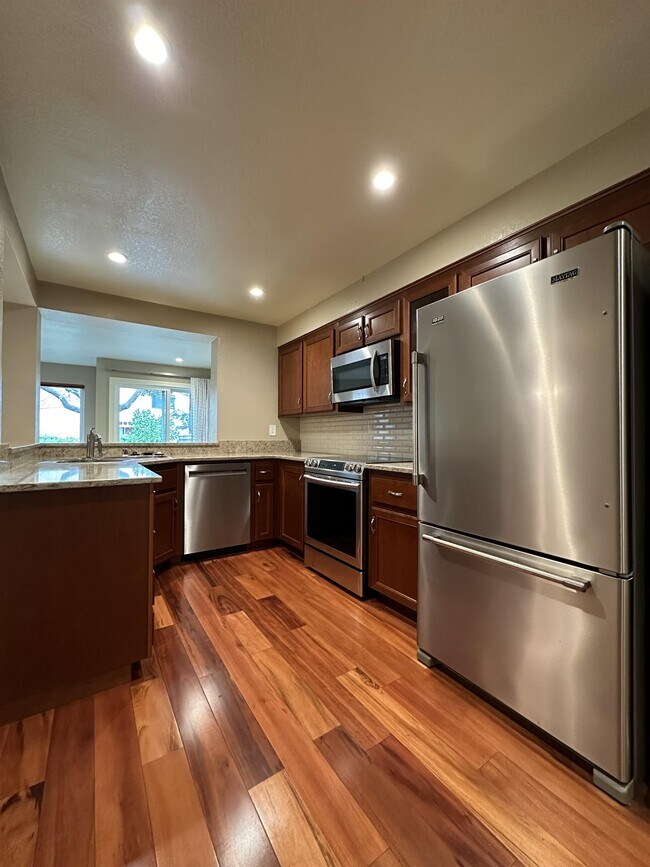 Foto del edificio - 230 Flynn Ave