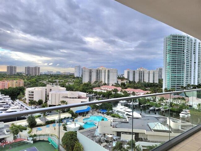 Foto del edificio - 19707 Turnberry Way