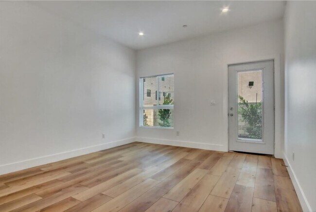 Foto del edificio - 236 N Park View St